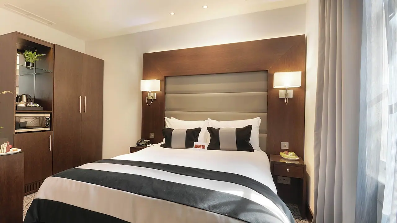 Park Grand Paddington court